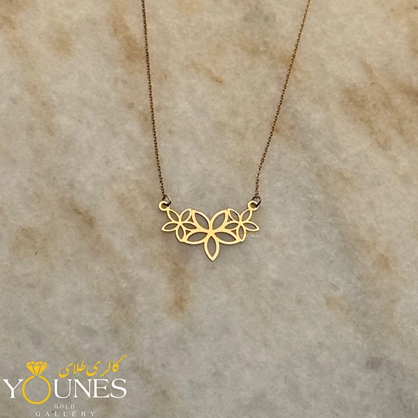 گردنبند سه گل مینیمال طلا لیزری